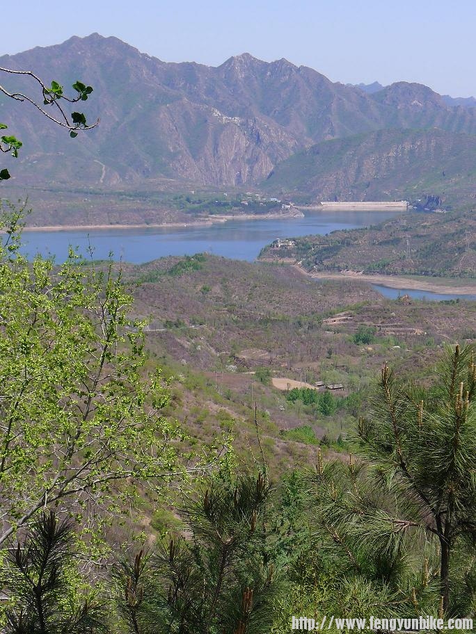 我們的午飯就在大坝的北岸，可我們現在還在南岸。繼續努力才有東西吃！