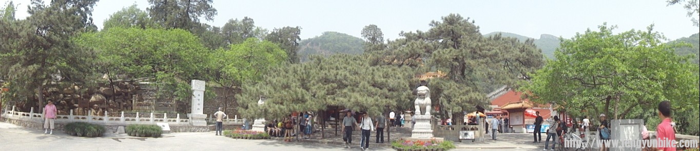 潭柘寺门口.jpg