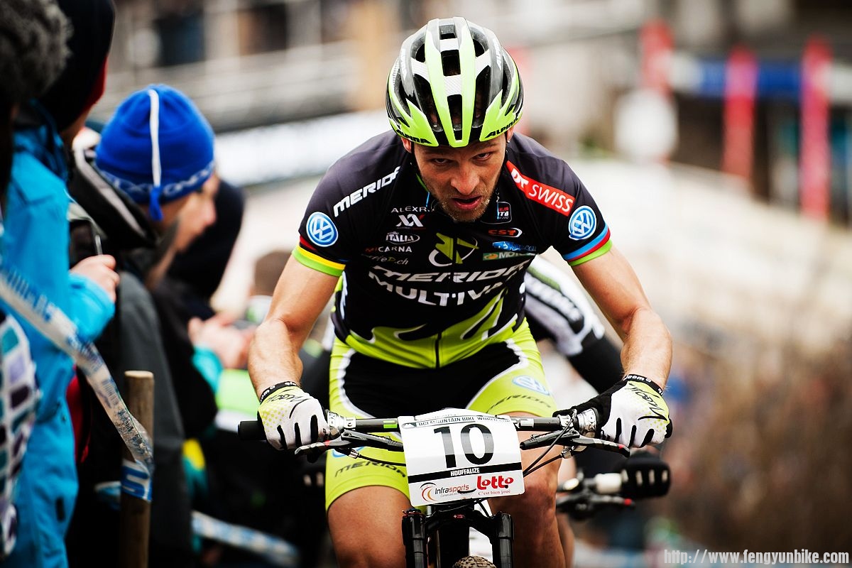 120415-bel-houffalize-xc-men-naef-uphill-spectators-close-by-maasewerd.jpg