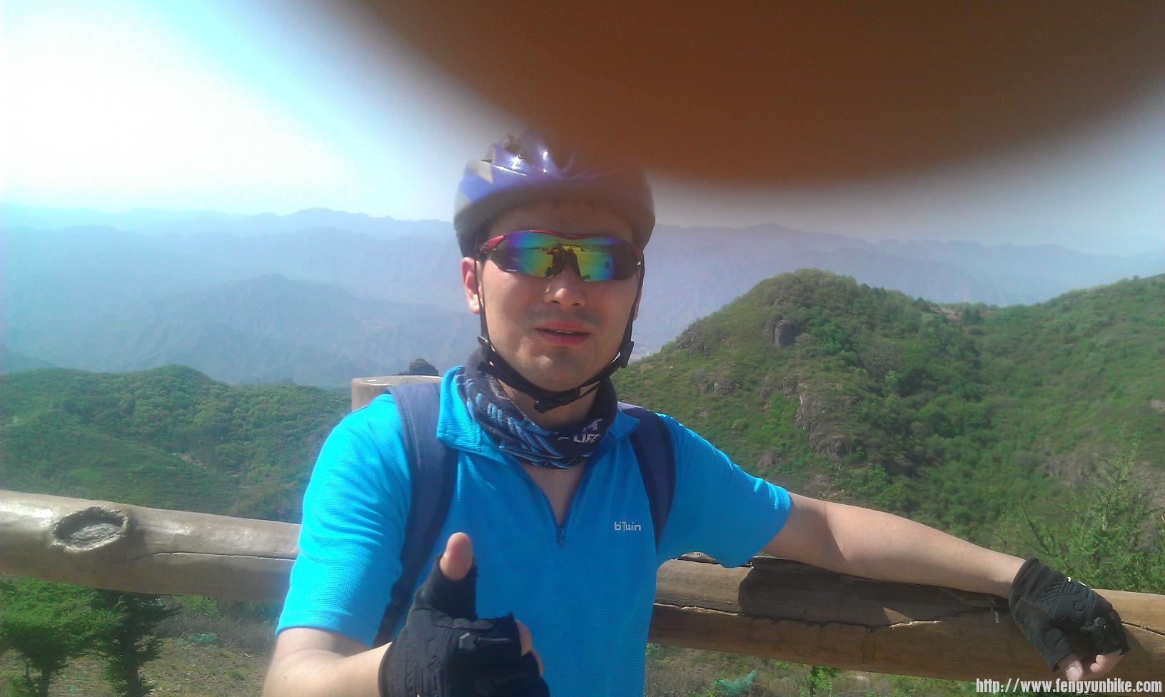 上面一片，注意是一片！！！是大富的手指头…汗