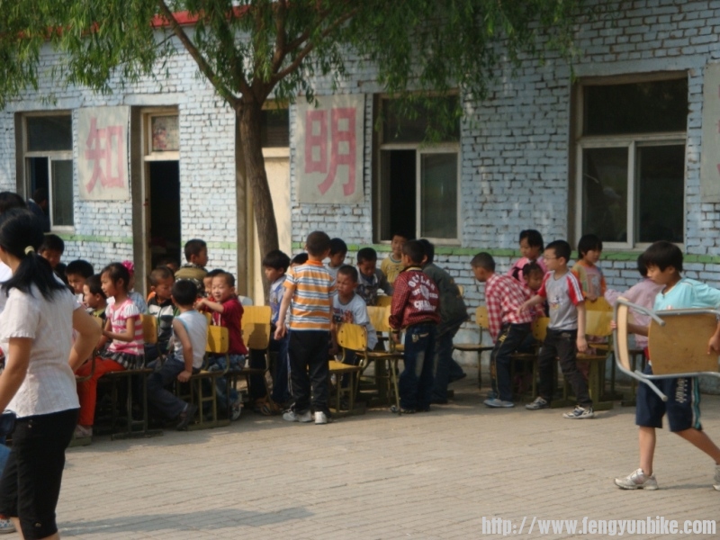 5.10红旗小学 019.jpg