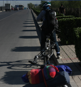 车上呆着帐篷 睡袋 吊床