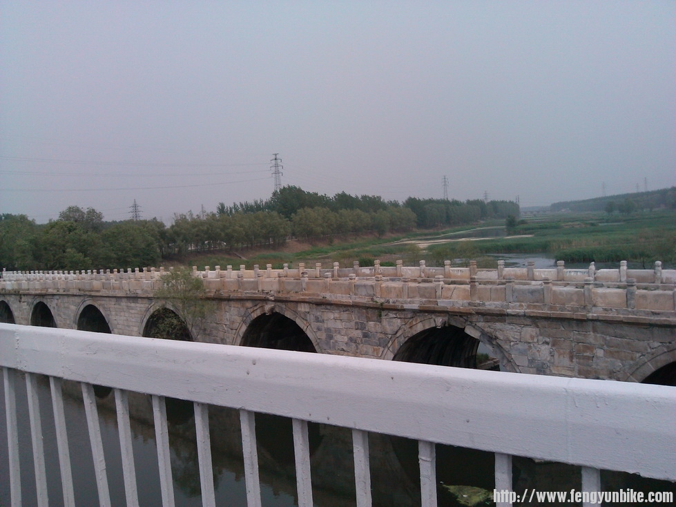 琉璃河的古桥，偶尔会有拍婚纱照的