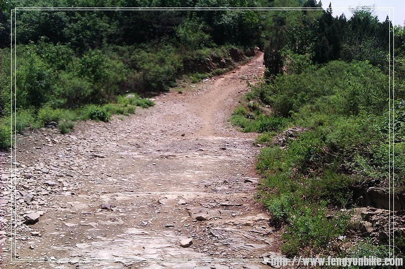 趴在车头永往直前