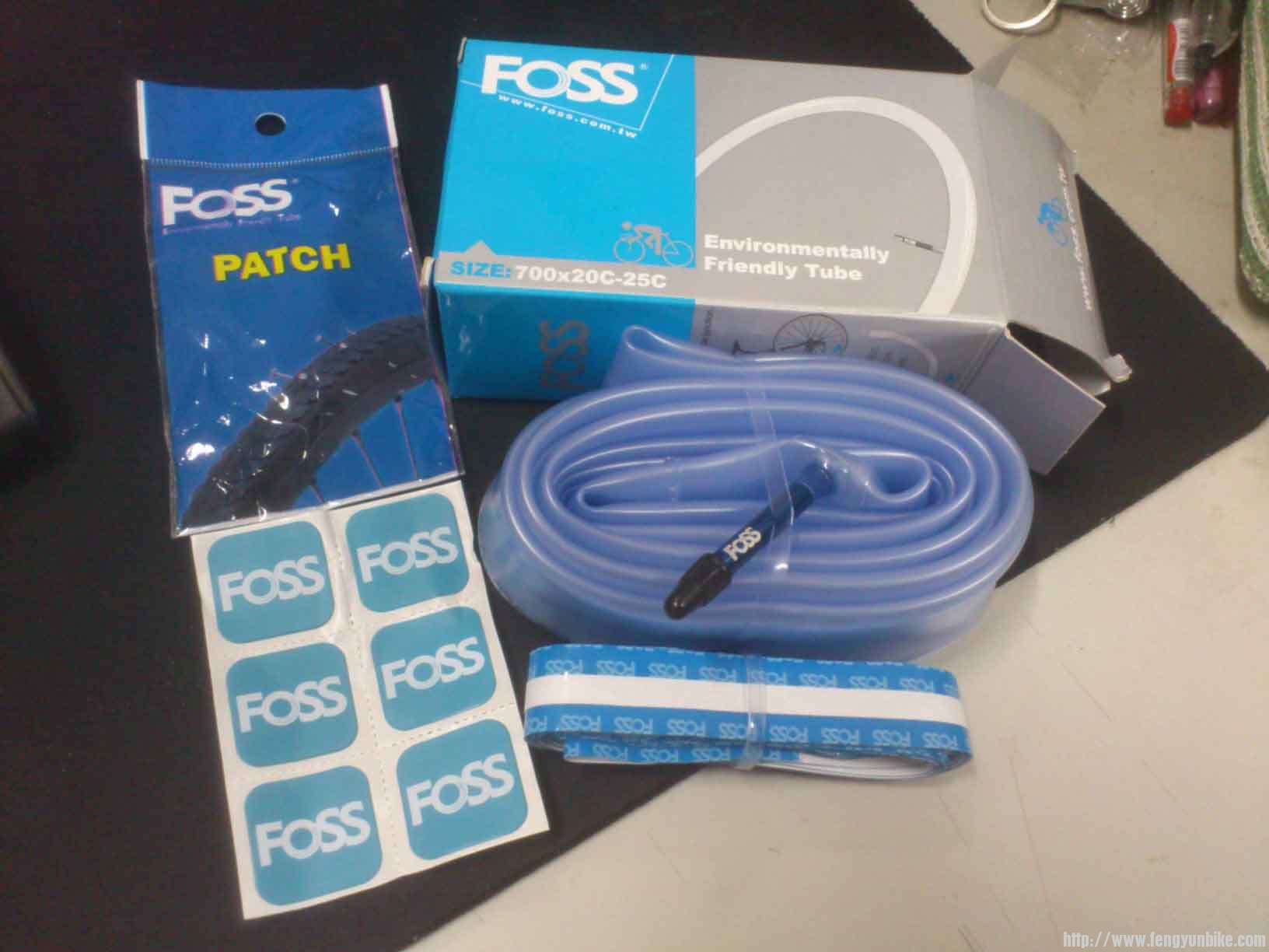 有双面胶垫片和专用快捷无胶水补胎片。