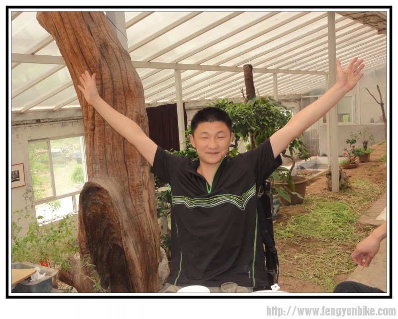 去南戴河腿拉伤的小伙