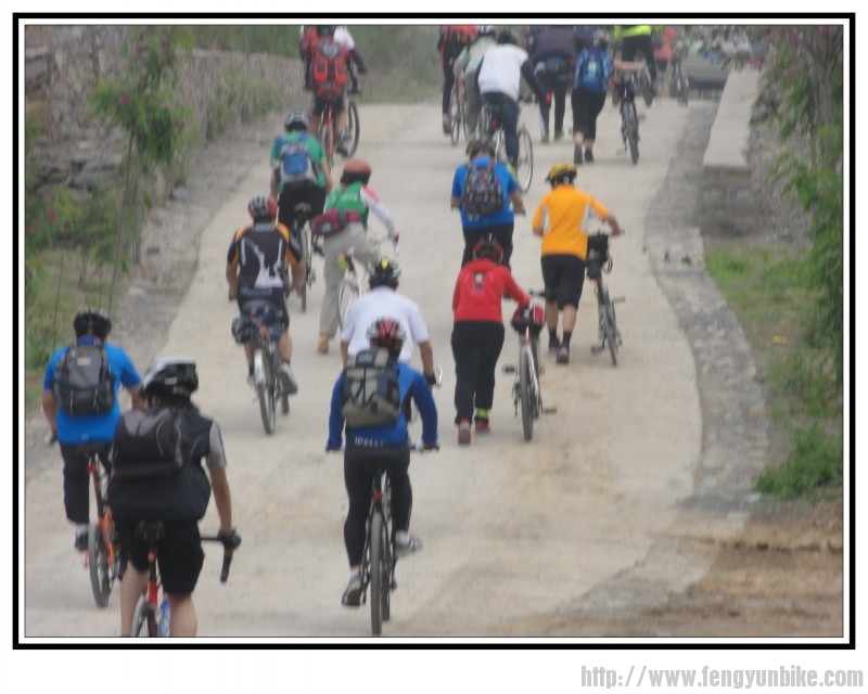 去桃园谷的第一个坡