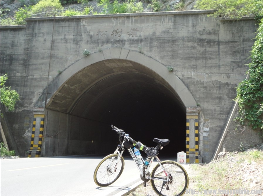 松树岭隧道.jpg