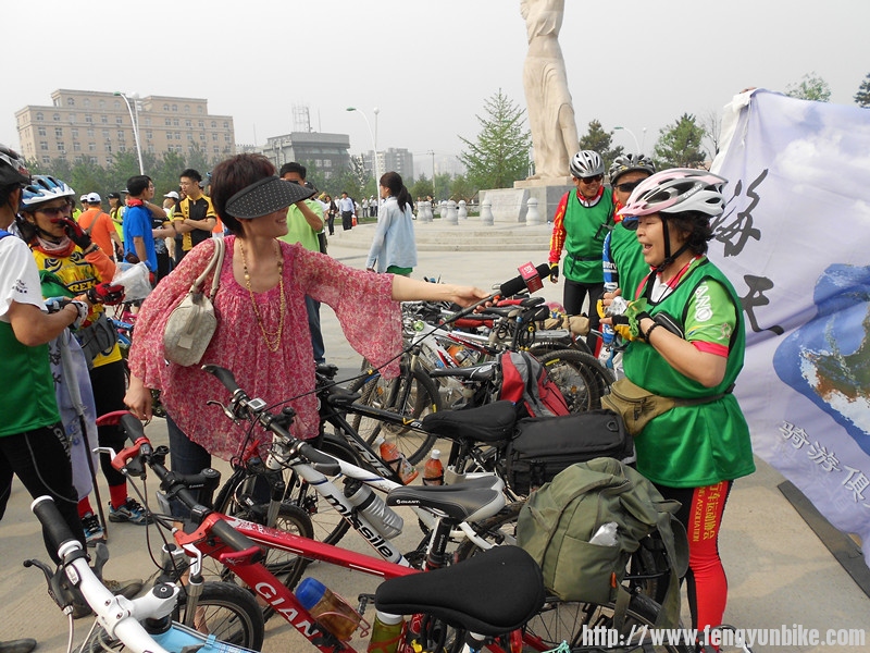 北京电视台采访海天对李老师