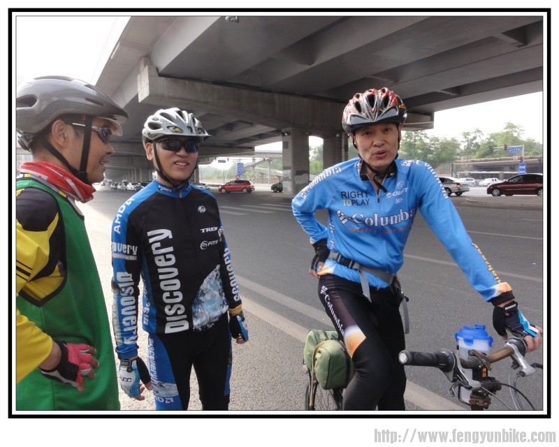 途中偶遇老弛鹿队伍雨他们去戒台寺