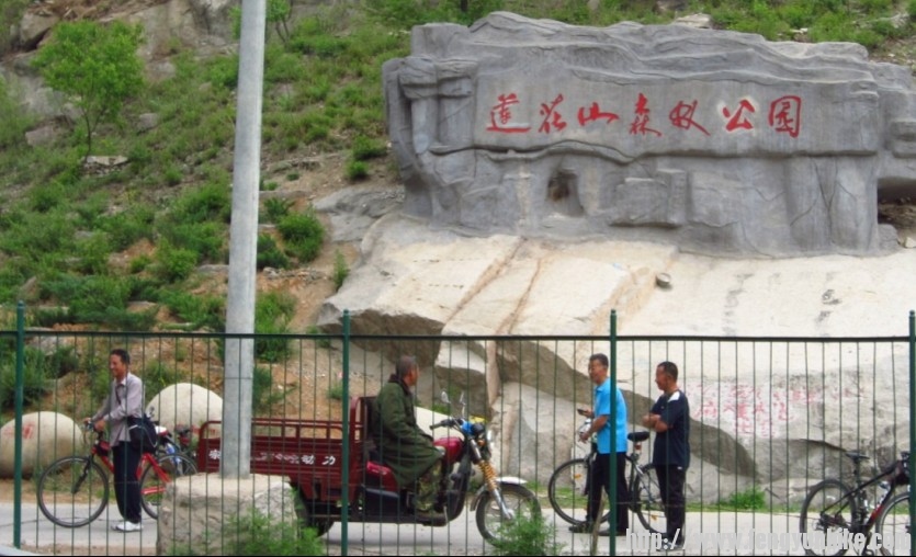 21, 几位骑车的老爷子，真是体质好啊.jpg