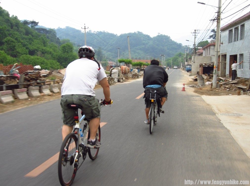 65,骑友（同样，也绕了一圈）.jpg