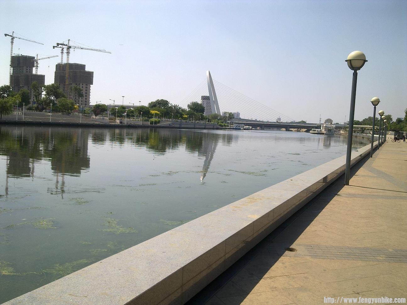 不知道叫什麽河 就在摩天輪旁邊