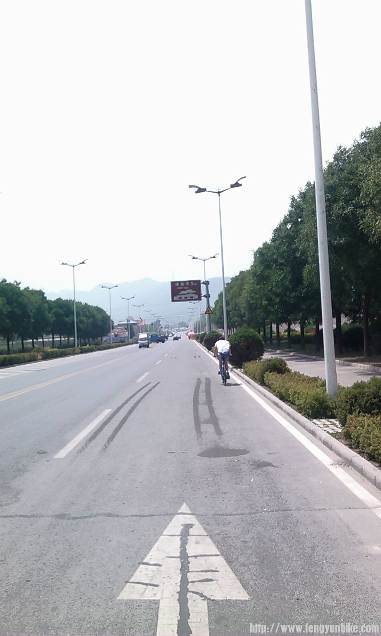 马上到潭柘寺山下