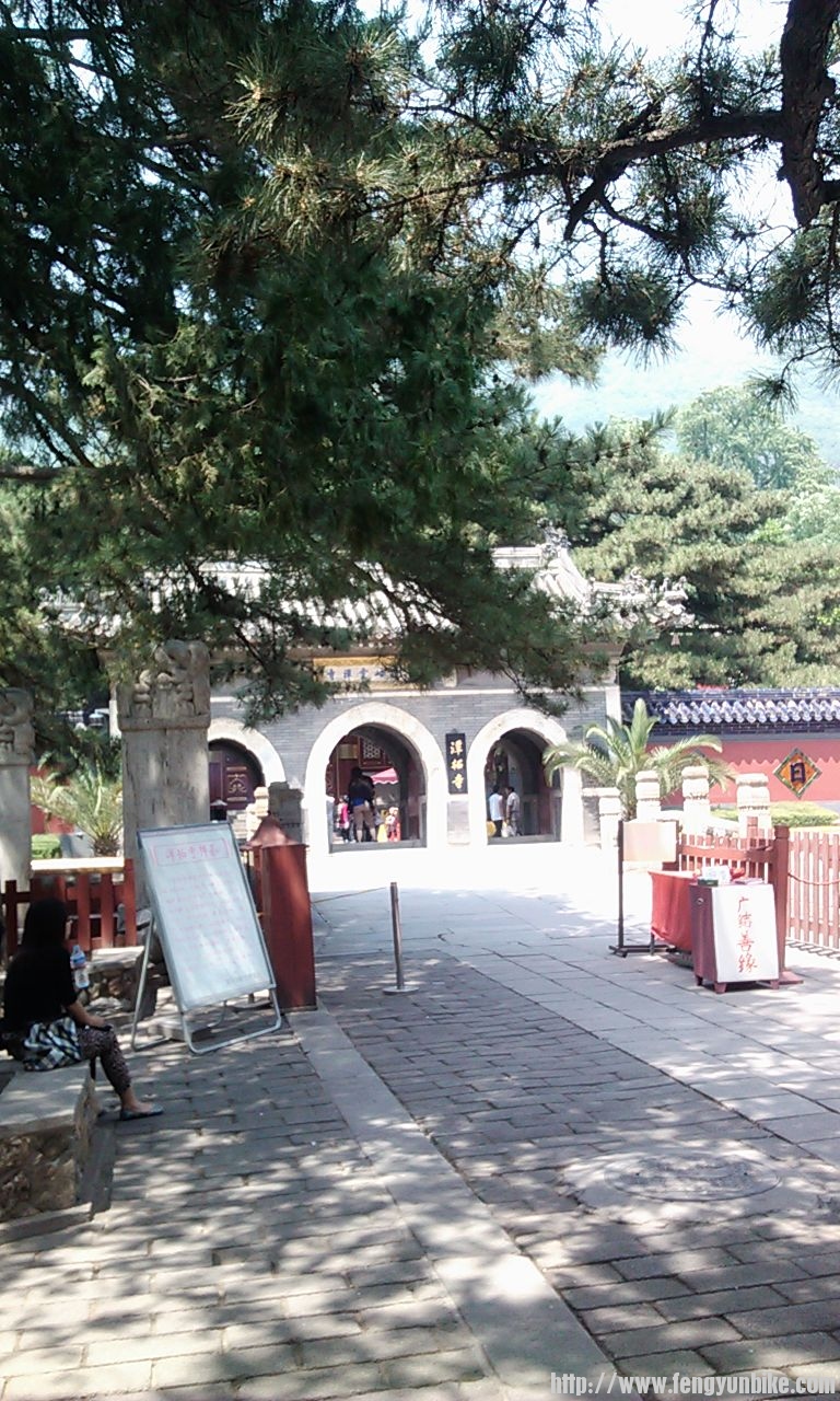 潭柘寺山门