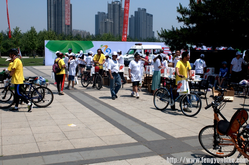 终点领礼品樱桃一盒集邮册一本