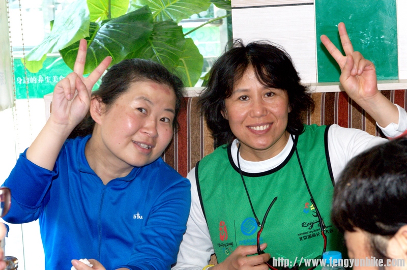 左 小石头 右 铿锵玫瑰