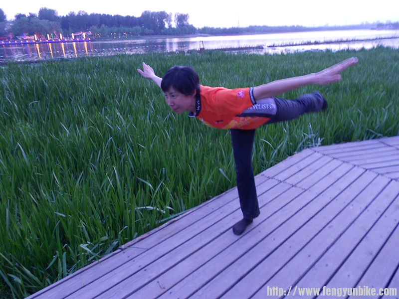 练练瑜伽放松身心