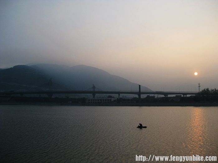 晨曦的三家店水库