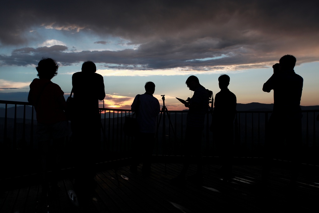  不经风雨，哪能见彩虹