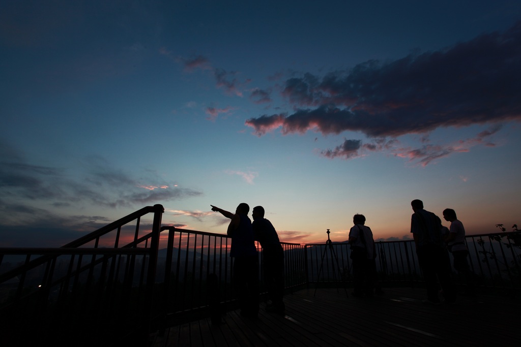  不经风雨，哪能见彩虹