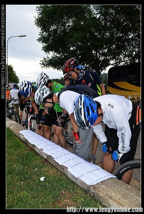 张榜悬赏找找自己，奥巴马才值20个骆驼，咱们怎么也得值200个骆驼吧