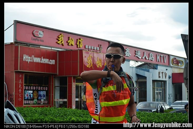 城管来喽，快走快走，不走抄家伙喽。