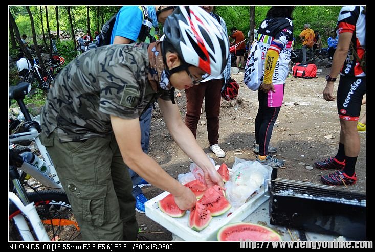 西瓜太郎 竟给我们搬西瓜了哈哈