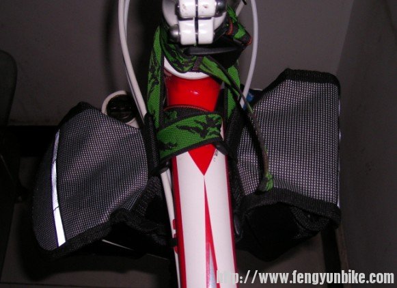 在北太等山峰时，自己改了一下梁包，原来的骑车有些碍事，自己还小小的自我满足了一下（晚上回家时候照的） ...