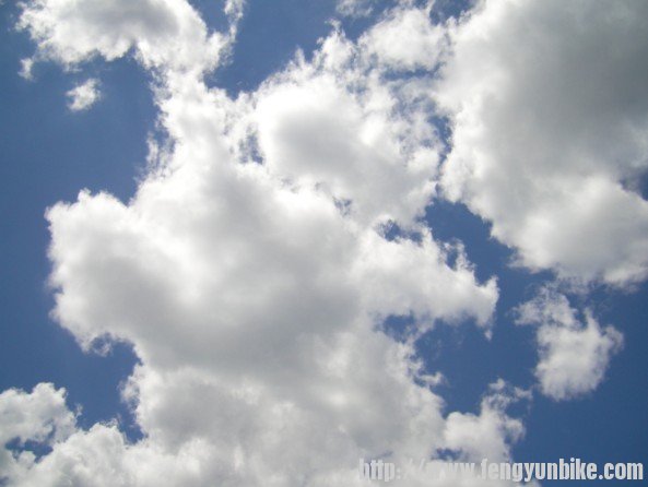 在十字道觉得自己看见的都是祥云