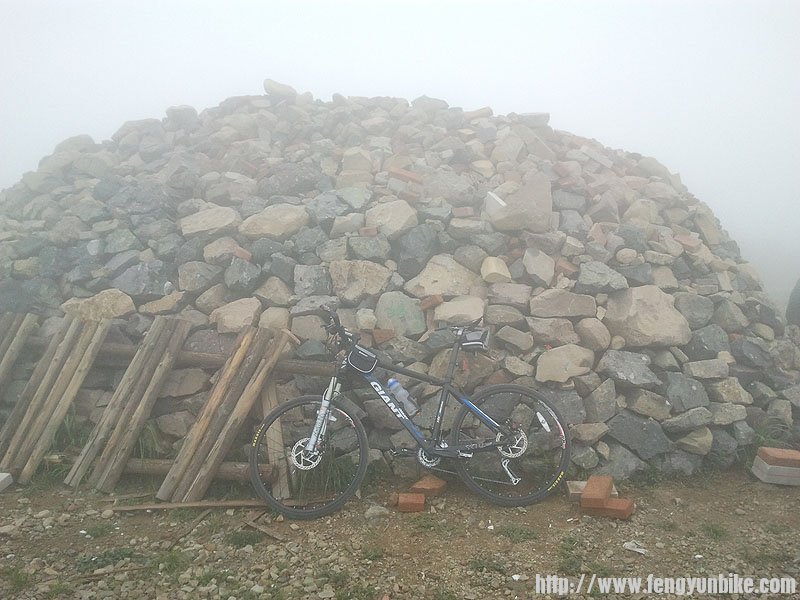 失望！阳台山顶就一堆大石头啊
