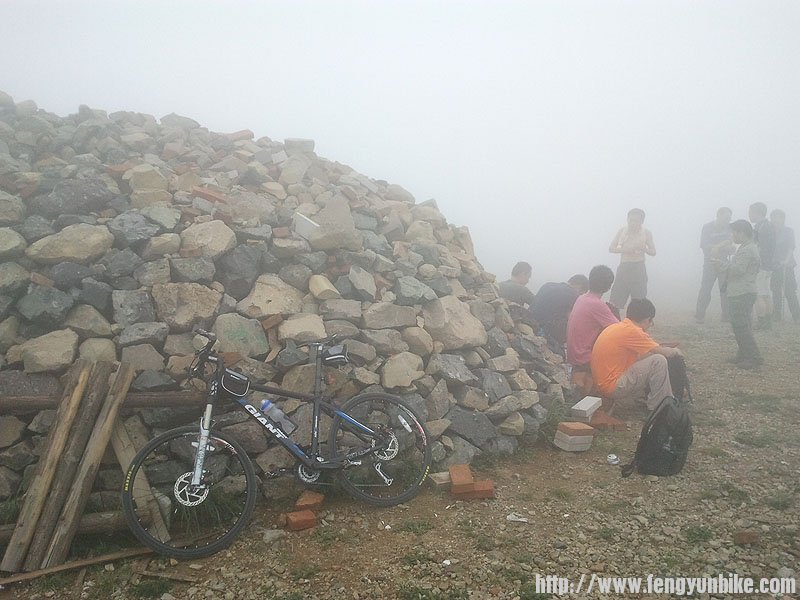 听山上的绿野驴友说叫“敖包”