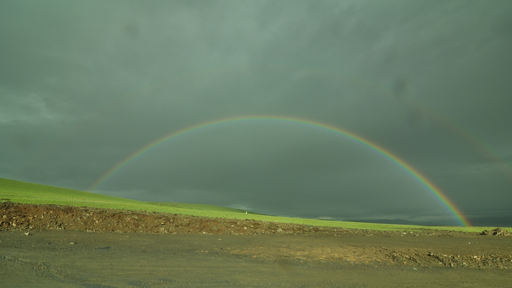 过剪子弯山看彩虹