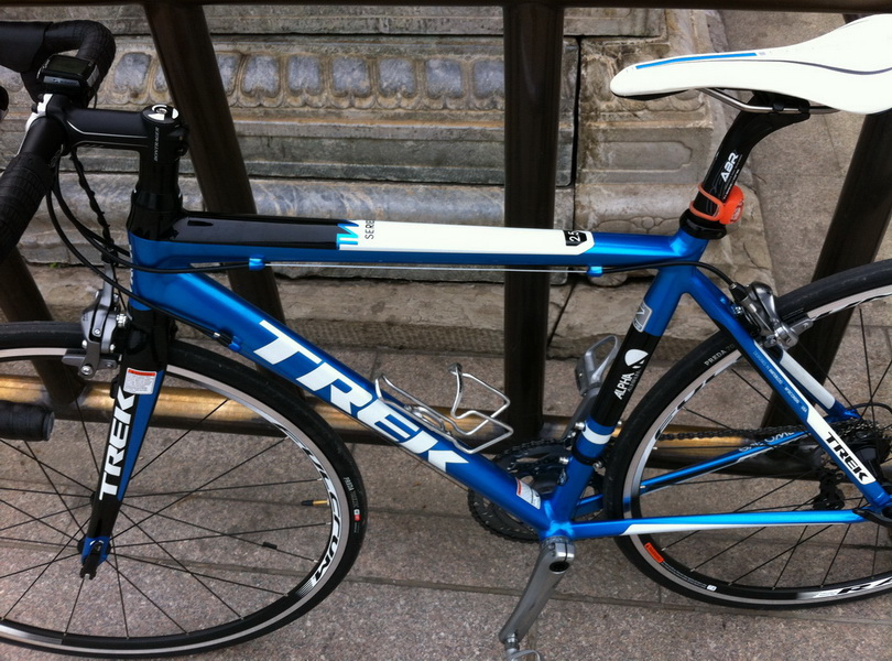 Cionlli 钛弓座垫 白色车座