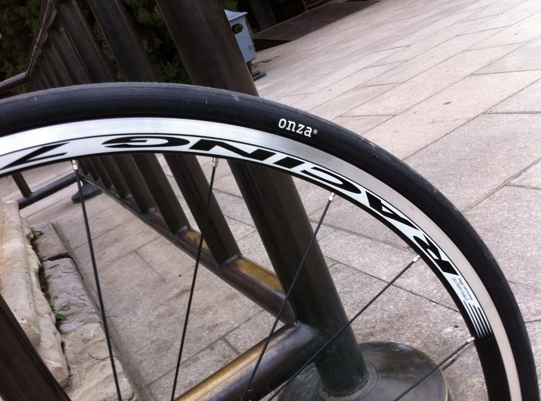 外胎：Onza  700X23C