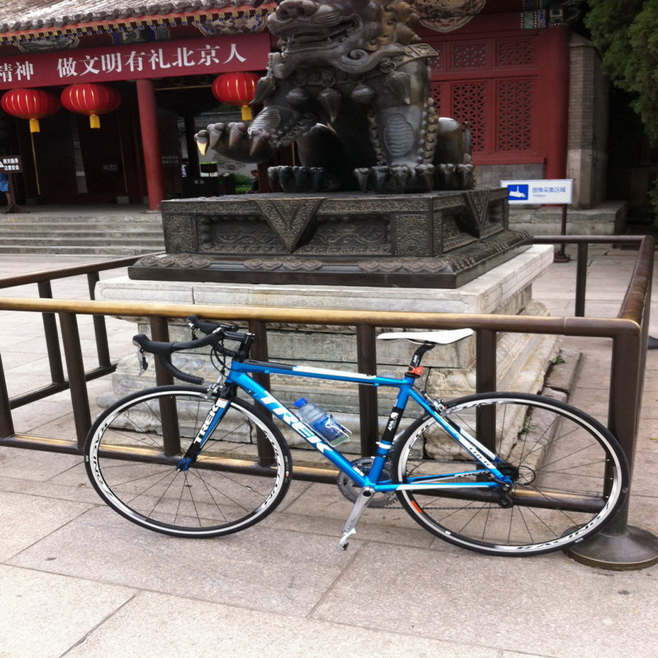 整车图片，色调挺淡雅的！