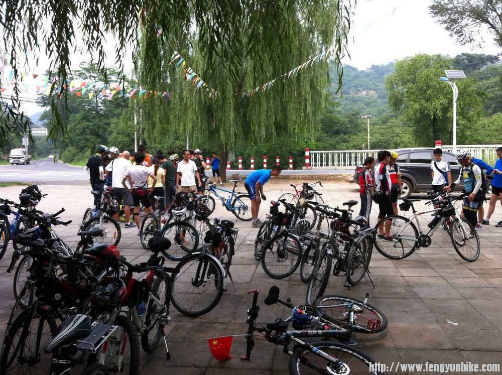 各位老师在讲课现场解决疑难杂症