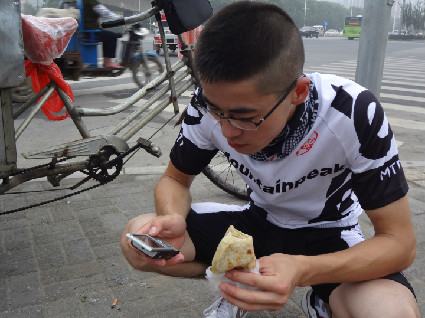 我的真理就是 宁可吃鼻子里也不能把另一只手闲着