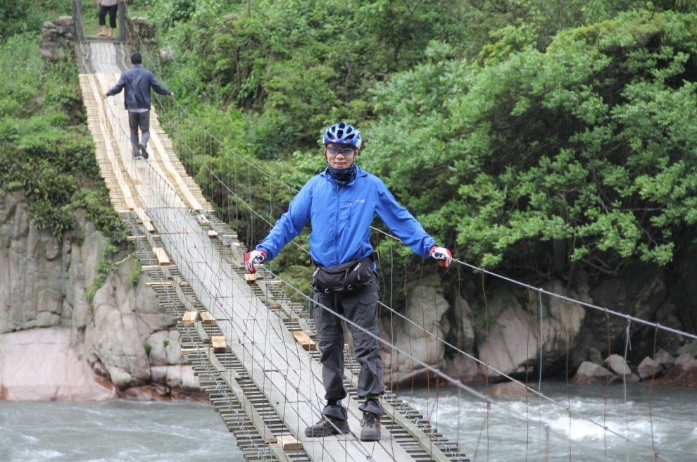 吊桥上.jpg