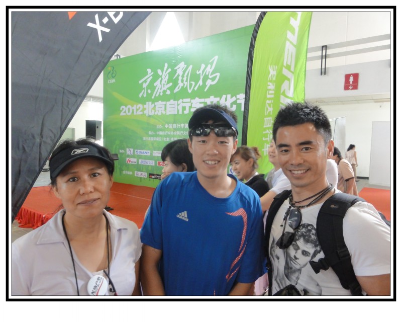 铿锵玫瑰母子与旗帜