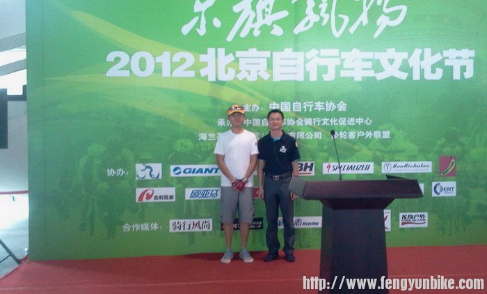 与ＧＩＡＮＴ老总合影