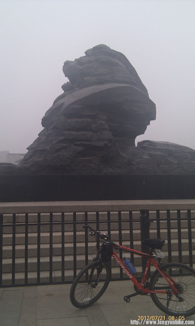 抗日战争纪念馆门口东方醒狮