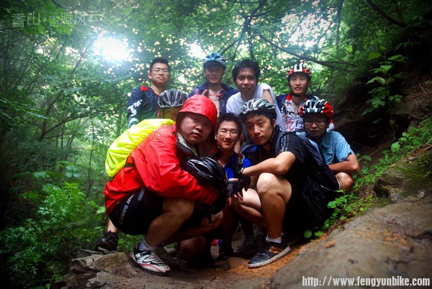 9个男儿的香山越野留念