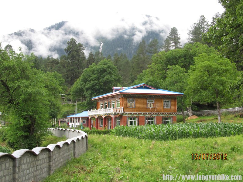 离古乡两公里，住在这个藏家