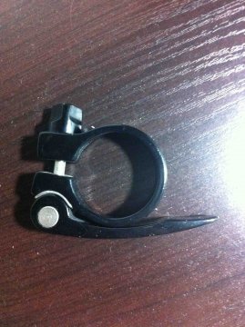 新车拆下来的座箍，有Kona的logo