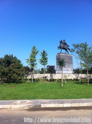 李自成雕像