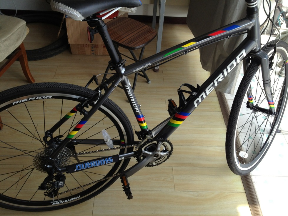 只有冠军版才有彩虹配色