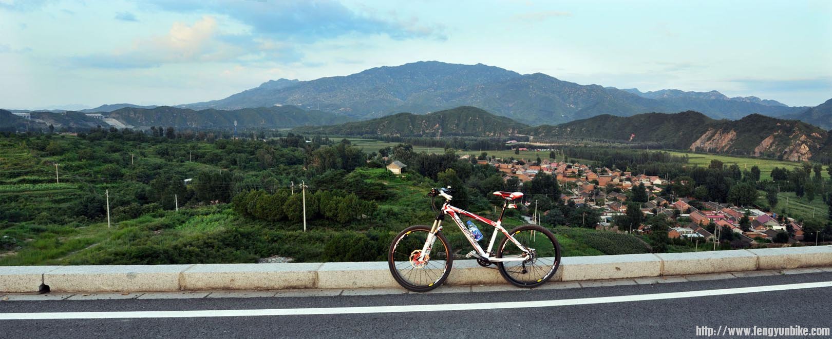 大坝一侧全景图