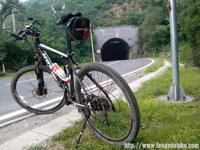 东方红隧道，我以为很长呢