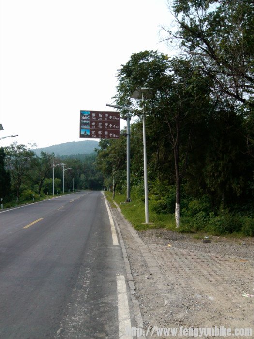 路牌，此时体力还很好，有闲情拍个照